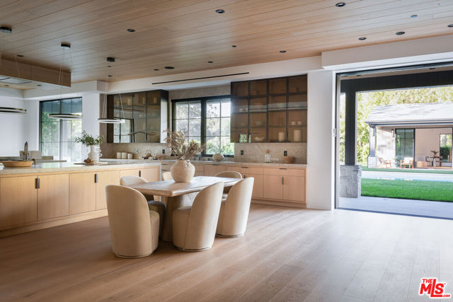 23615 Long Valley Road, Hidden Hills CA: https://media.crmls.org/mediaz/96995ecb-f201-4548-b2d9-6c861c20df98.jpg