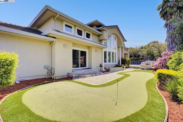 48564 Avalon Heights Ter, Fremont CA: https://media.crmls.org/mediaz/969a45b1-8311-4238-9aa5-c2f169b9864a.jpg