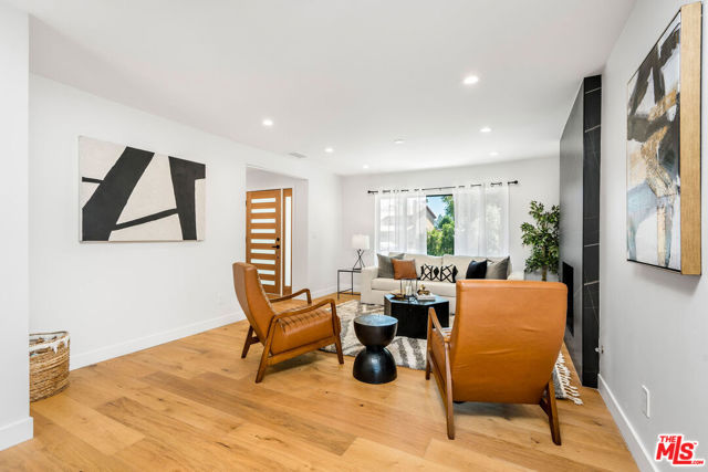 22357 Welby Way, Woodland Hills CA: https://media.crmls.org/mediaz/969a67f4-3e06-4ef7-88bc-cd952ad188e7.jpg