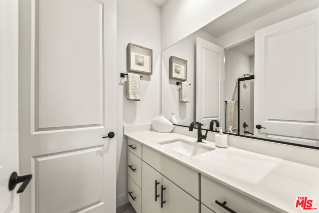 11767 Toyon Drive, Chatsworth CA: https://media.crmls.org/mediaz/969a7b46-1272-4fa1-8c4b-9b32c5df2652.jpg