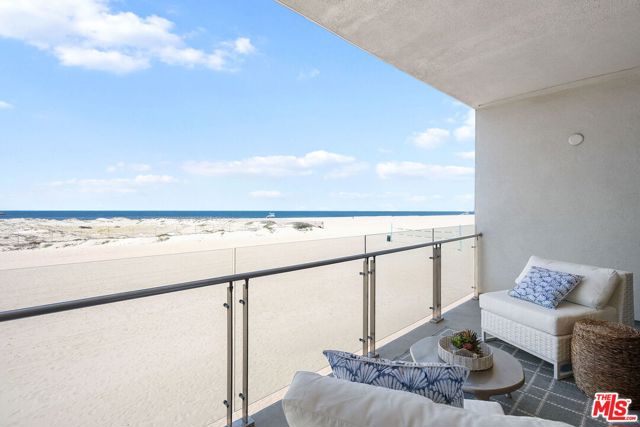 5205 Ocean Front Walk, Marina del Rey CA: https://media.crmls.org/mediaz/969b23d3-c480-449b-8731-9b6e219e8ab9.jpg