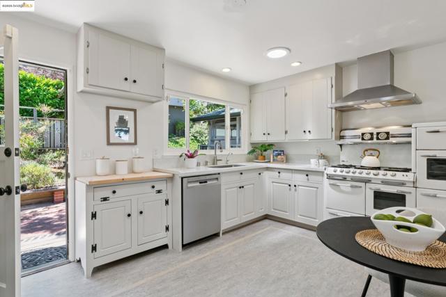 1023 Overlook Rd, Berkeley CA: https://media.crmls.org/mediaz/969bdc26-23fb-4be7-ae12-7bf5a4ec9acf.jpg