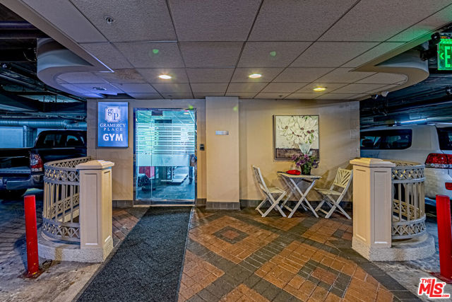 620 S Gramercy Place, Los Angeles CA: https://media.crmls.org/mediaz/969c14f9-47a8-4482-97c6-f121c627bba4.jpg