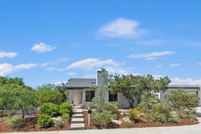 5550 La Cuenta Drive, San Diego CA: https://media.crmls.org/mediaz/969c26a3-fcdf-4c8e-929e-b659c14023f5.jpg