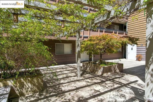 2601 College Ave, Berkeley CA: https://media.crmls.org/mediaz/969c6901-53be-40de-a822-f75d00f08ab7.jpg