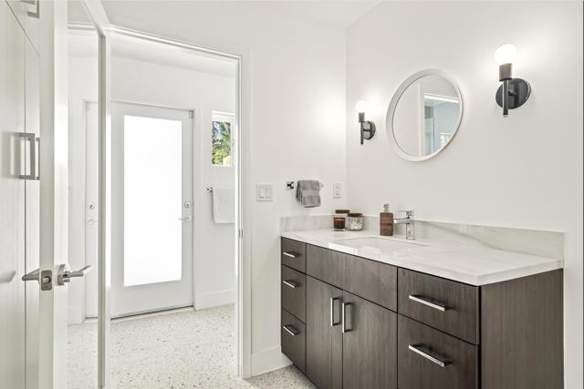 165 S Avenida Elenora, Palm Springs, CA 92262