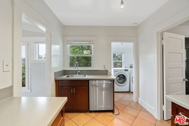 6163 Strickland Avenue, Los Angeles CA: https://media.crmls.org/mediaz/969d07c8-3ac4-41cd-afd6-7274bc5f3bd2.jpg