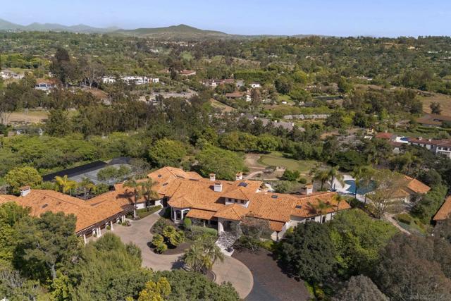 17535 Los Morros, Rancho Santa Fe CA: https://media.crmls.org/mediaz/969d1e69-5fb1-4af6-9e5e-ea9b104082fe.jpg