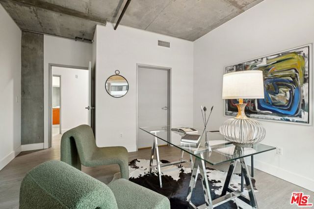 645 W 9th Street, Los Angeles CA: https://media.crmls.org/mediaz/969d2afd-8751-45ea-b1b4-4039ae2d74ce.jpg