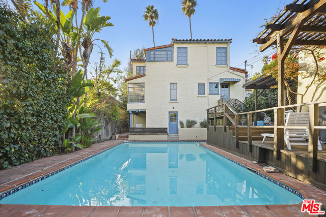 1326 Cordova Avenue, Glendale CA: https://media.crmls.org/mediaz/969d8516-3301-4b67-b635-31997d3710cf.jpg