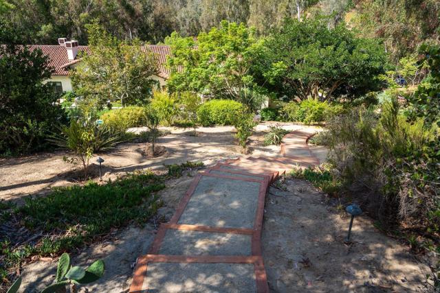 15807 Puerta Del Sol, Rancho Santa Fe CA: https://media.crmls.org/mediaz/969d8c62-1287-4f60-bffd-34194875ac19.jpg