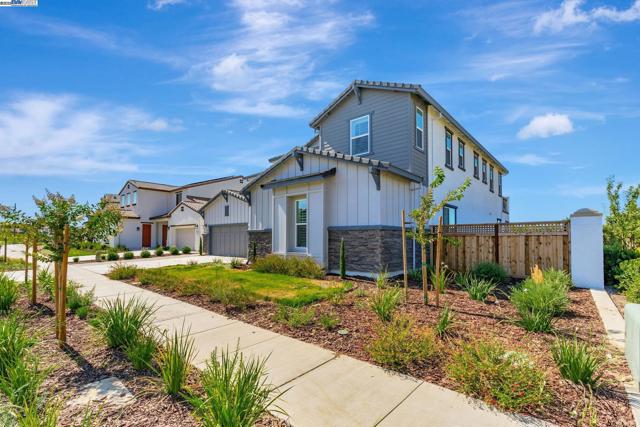 665 River Bend Dr, Lathrop CA: https://media.crmls.org/mediaz/969e4653-7f41-4775-9f6c-4d5baa82ec6f.jpg