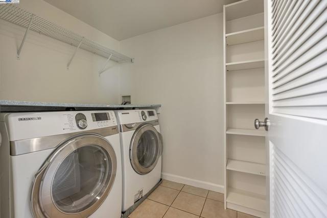 4432 Hyde Cmn, Fremont CA: https://media.crmls.org/mediaz/969e61c9-5211-424f-b661-8f7c88f7da09.jpg