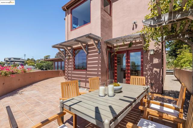 435 Tremont Avenue, Richmond CA: https://media.crmls.org/mediaz/969e7aa0-2214-45ab-ad8c-d3a5adb220bb.jpg