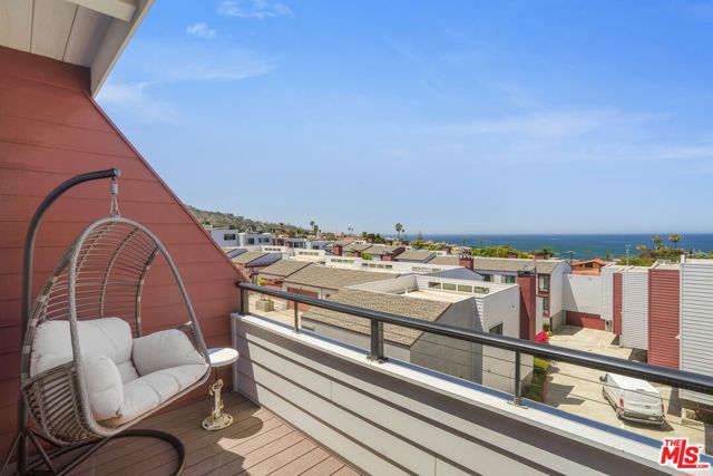 407 Camino De Las Colinas, Redondo Beach, California 90277, 3 Bedrooms Bedrooms, ,2 BathroomsBathrooms,Residential,Sold,Camino De Las Colinas,22186626