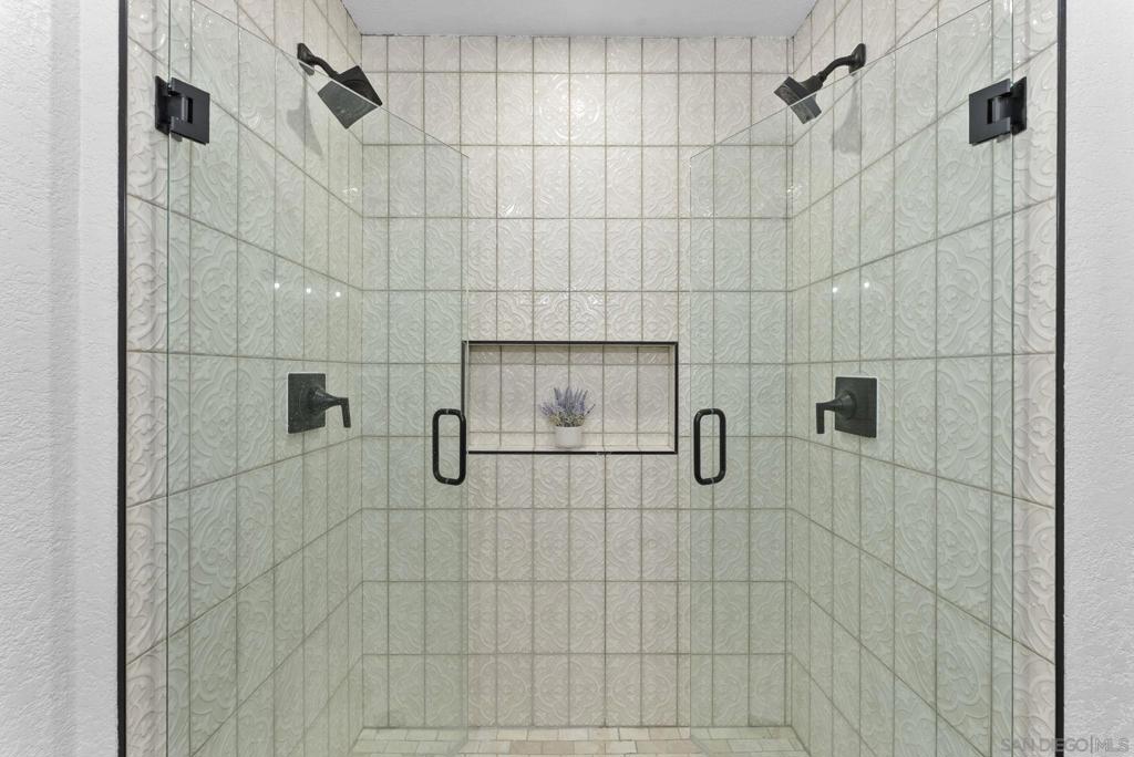 https://media.crmls.org/mediaz/969f4c42-e44e-4378-ac62-6fa842296e82.jpg?preset=X-Large