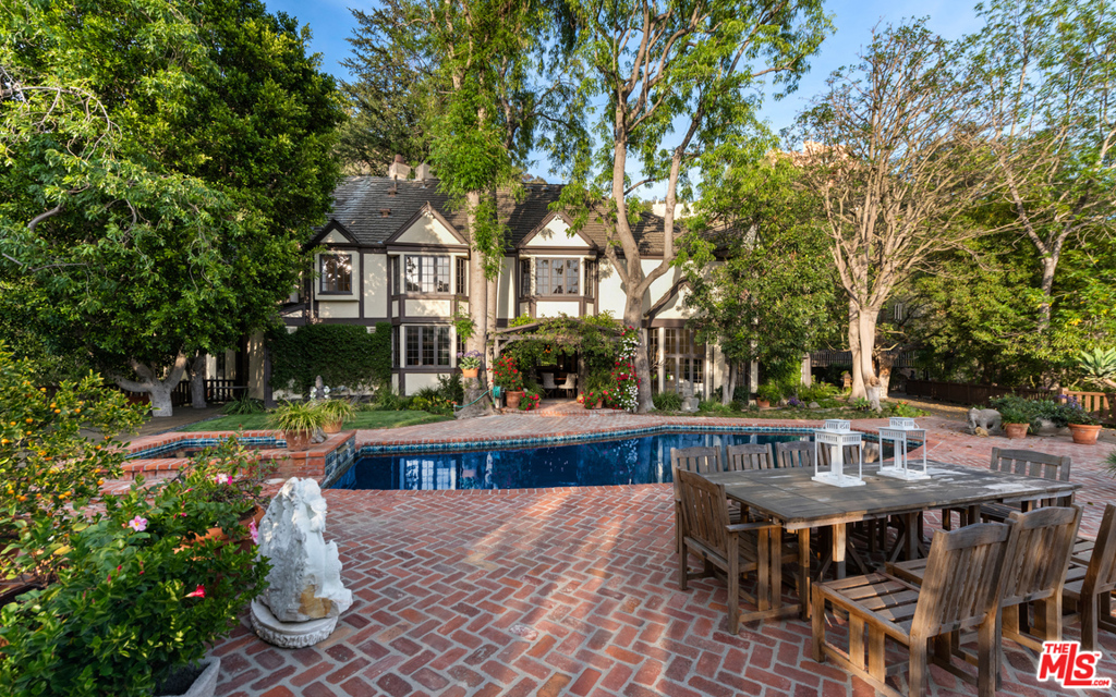 2781 Benedict Canyon Drive