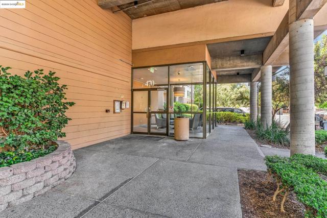 470 N N Civic Drive, Walnut Creek CA: https://media.crmls.org/mediaz/96a0322a-304d-42f2-a650-0707ccf02cb8.jpg