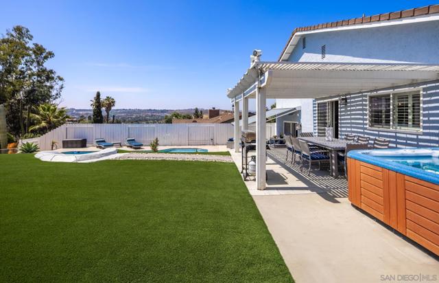 3702 Country Trail, Bonita CA: https://media.crmls.org/mediaz/96a08277-32d4-4a83-85ad-e7fd72a78b48.jpg