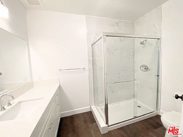 25 Falcon Avenue, Long Beach CA: https://media.crmls.org/mediaz/96a0aa7b-79ef-4066-b3a9-6cf7231c6ecc.jpg