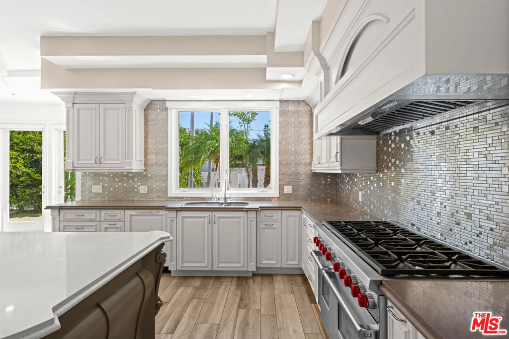 112 N Elm Drive — Contemporary