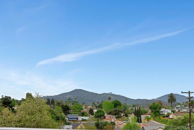 1643 Raecorte Place, Escondido CA: https://media.crmls.org/mediaz/96a1087e-2b2e-4dd3-9042-f4a88cea6942.jpg