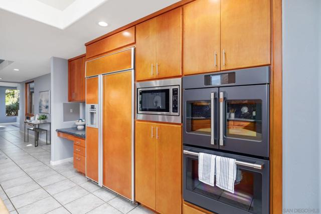 16334 Woodson View Rd, Poway CA: https://media.crmls.org/mediaz/96a14cd5-96f4-49f2-bab9-2834e1ddf136.jpg