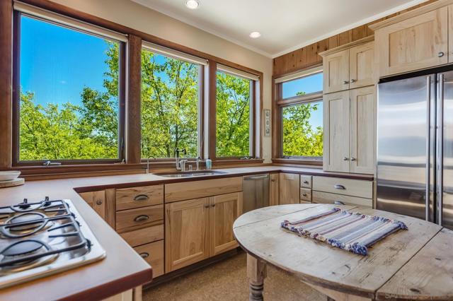 35750 Mountain Circle Drive, Julian CA: https://media.crmls.org/mediaz/96a1840d-b271-4642-a980-401cb1a1f845.jpg