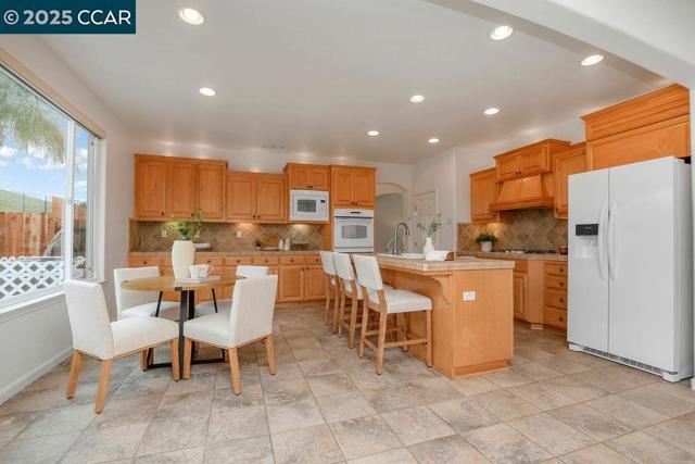 2460 Covelite Way, Antioch CA: https://media.crmls.org/mediaz/96a2c885-fe4d-469b-83d4-1bdf875b3f9e.jpg