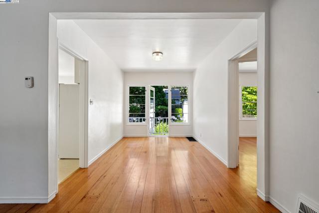 1658 Gouldin Rd, Oakland CA: https://media.crmls.org/mediaz/96a2e3f0-d2ce-4bfb-8f14-cb83f9e23423.jpg