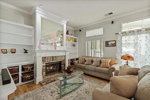 490 Chesapeake Terrace, Brentwood CA: https://media.crmls.org/mediaz/96a3c00d-fa3b-4d02-a9d3-2c4babeedc9e.jpg