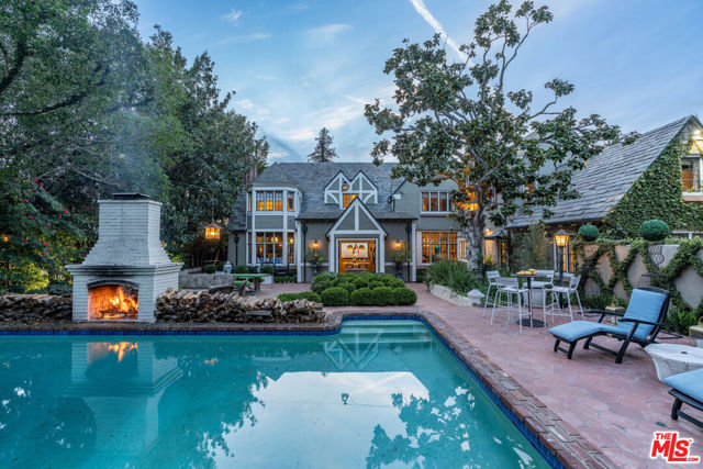 340 S Plymouth Boulevard, Los Angeles CA: https://media.crmls.org/mediaz/96a4adfe-f581-484e-b262-3bdcf423a7f1.jpg