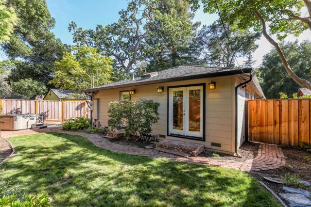 327 Bay Road, Menlo Park CA: https://media.crmls.org/mediaz/96a4c64b-122b-498c-ba16-4f1c7b2b9b49.jpg