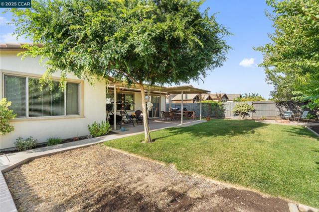 7100 Metcalf Way, Hughson CA: https://media.crmls.org/mediaz/96a5bb26-1b0f-4c6c-8474-62092ef03ed6.jpg