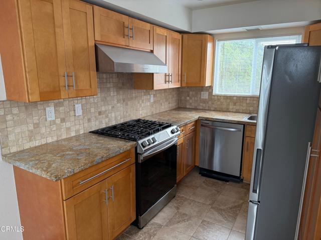 Detail Gallery Image 3 of 14 For 5507 Driftwood St, Oxnard,  CA 93035 - 2 Beds | 2 Baths