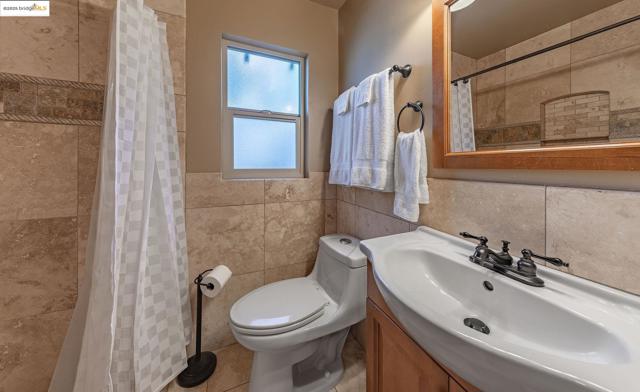 8368 Rainbow Ave, Kings Beach CA: https://media.crmls.org/mediaz/96a60699-656b-4cd6-86ea-e959a060055b.jpg