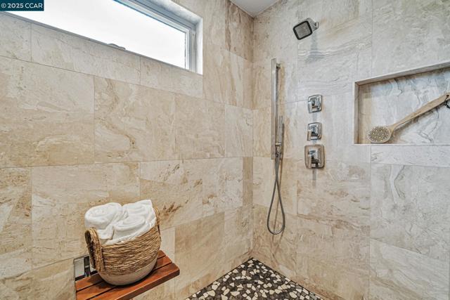 732 Graham Ct, Danville CA: https://media.crmls.org/mediaz/96a64226-96ea-4599-870a-71164ac2ecba.jpg
