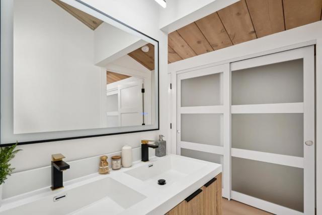 2047 Sharon Road, Menlo Park CA: https://media.crmls.org/mediaz/96a7289e-73a8-44c4-a6a5-d51346cc6018.jpg