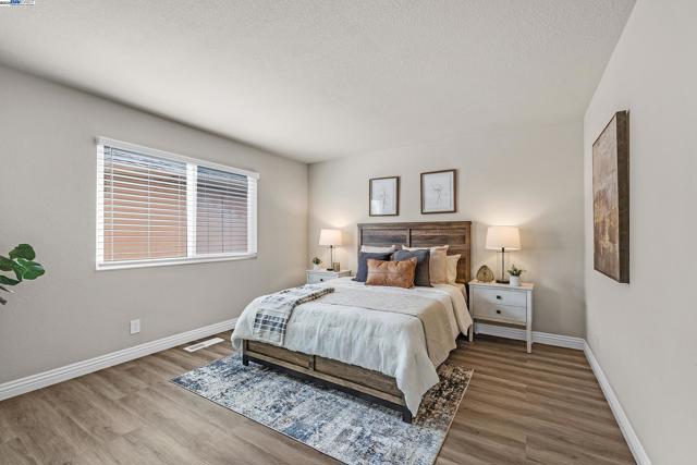 2702 Chinook Ct, Union City CA: https://media.crmls.org/mediaz/96a733c5-54d0-45b3-97e1-3ef54ce02fa3.jpg