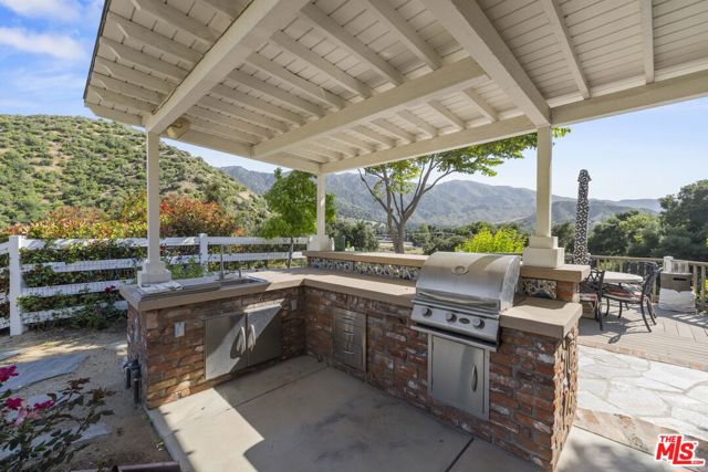 25730 Sand Canyon Road, Santa Clarita CA: https://media.crmls.org/mediaz/96a819a1-a241-4345-9b45-0179f0a8ae38.jpg