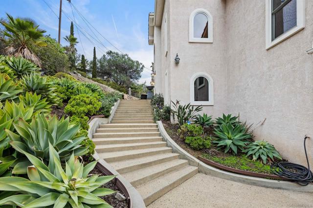 1566 Plantation Way, El Cajon CA: https://media.crmls.org/mediaz/96a8ede0-8a47-405c-a5c1-40cd4e5ee417.jpg