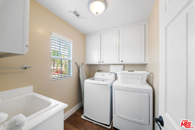11501 Trailrun Court, Riverside CA: https://media.crmls.org/mediaz/96a8f6e2-a3b5-43a6-919c-4e171beac27b.jpg