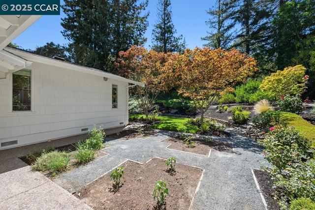 4 Harold Dr, Moraga CA: https://media.crmls.org/mediaz/96a8fd76-94ea-4228-8743-a1bccfc3b97c.jpg