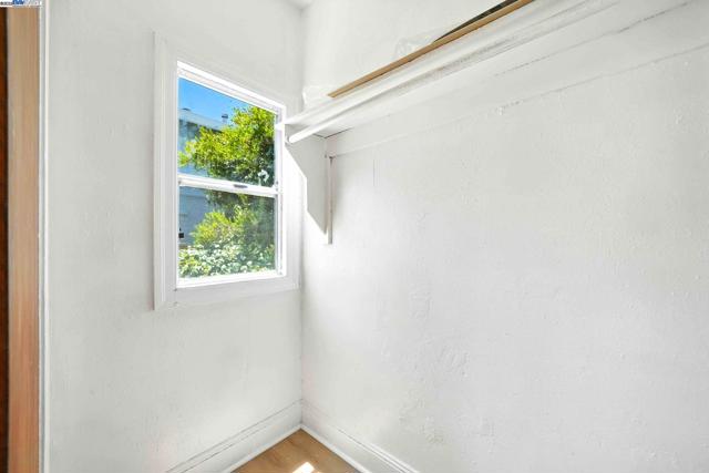 2238 7Th, Berkeley CA: https://media.crmls.org/mediaz/96a904ab-5e13-4ec8-8339-a0761d724b06.jpg