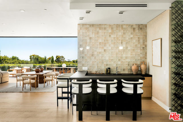 5931 Kanan Dume Road, Malibu CA: https://media.crmls.org/mediaz/96a90e19-5d18-464b-a103-644dfe520d72.jpg