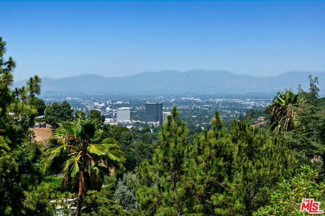 3482 Vista Haven Road, Sherman Oaks CA: https://media.crmls.org/mediaz/96abdab9-604d-4964-9476-f9b5860bd375.jpg