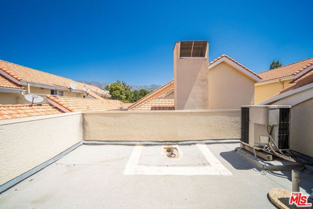 2716 Honolulu Avenue, Montrose CA: https://media.crmls.org/mediaz/96ac2e01-9493-4f22-a6e0-509a2c0a2d30.jpg