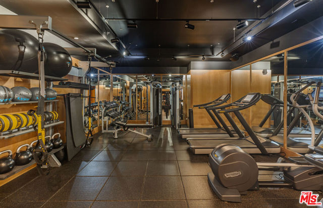 10777 Wilshire Boulevard, Los Angeles CA: https://media.crmls.org/mediaz/96ac85f7-0151-4705-b45b-99867732cf7c.jpg