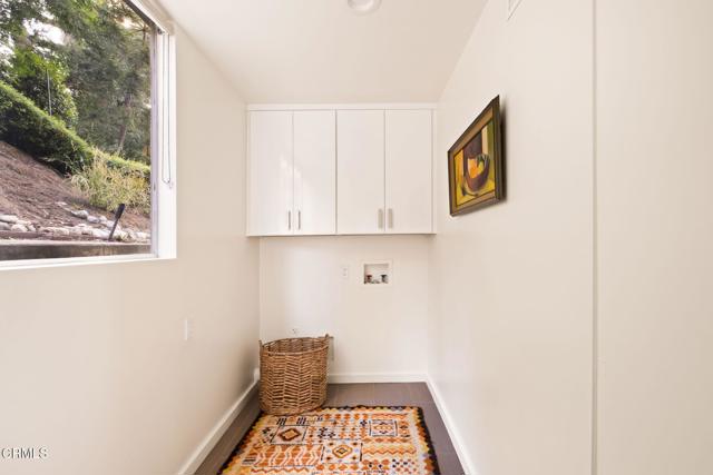 1256 Club House Drive, Pasadena CA: https://media.crmls.org/mediaz/96adadbd-5686-4ab9-9249-80b60c570769.jpg