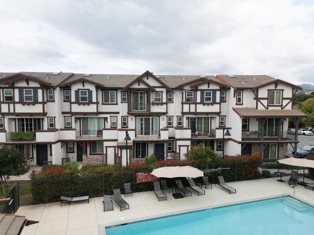 https://media.crmls.org/mediaz/96adf26e-7a03-40e2-8a76-875e21187d69.jpg?preset=X-Large